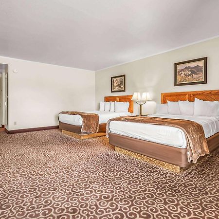 Red Arrow Inn & Suites, A Travelodge By Wyndham Montrose Εξωτερικό φωτογραφία