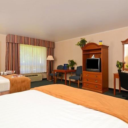 Red Arrow Inn & Suites, A Travelodge By Wyndham Montrose Εξωτερικό φωτογραφία
