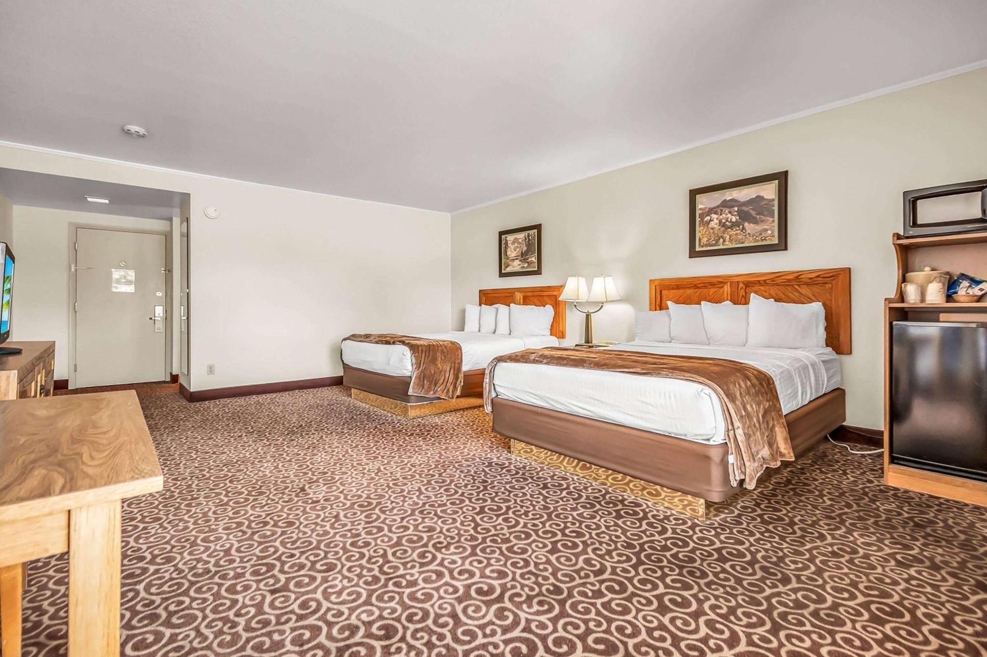 Red Arrow Inn & Suites, A Travelodge By Wyndham Montrose Εξωτερικό φωτογραφία