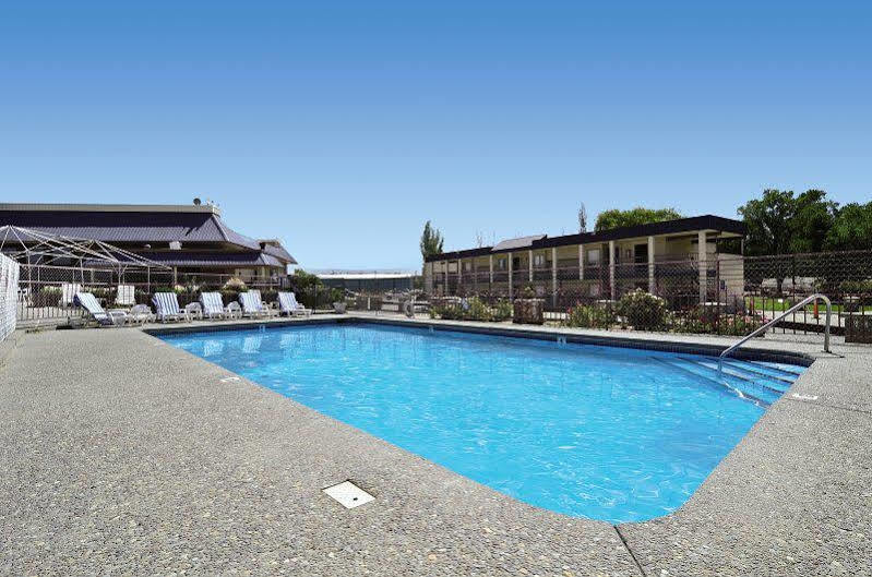 Red Arrow Inn & Suites, A Travelodge By Wyndham Montrose Εξωτερικό φωτογραφία